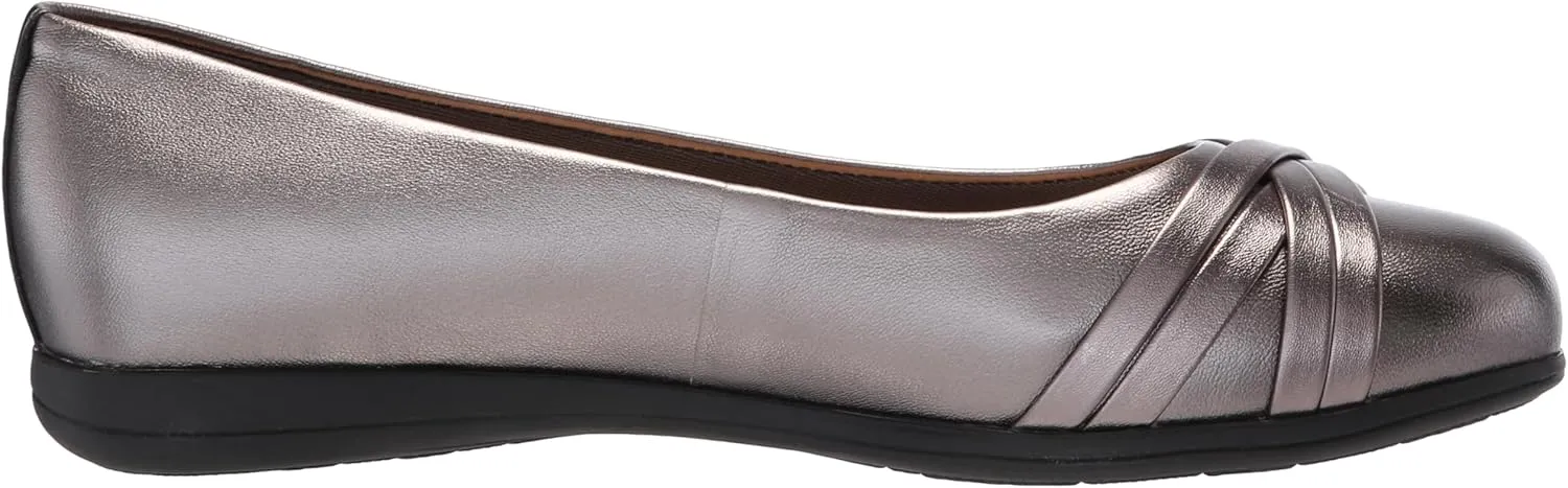 Trotters Women's Daphne Ballet Flat