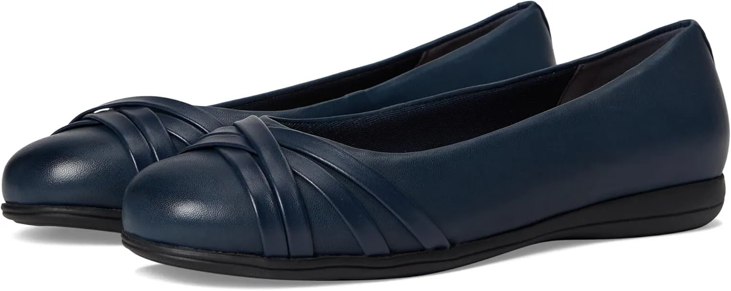 Trotters Women's Daphne Ballet Flat