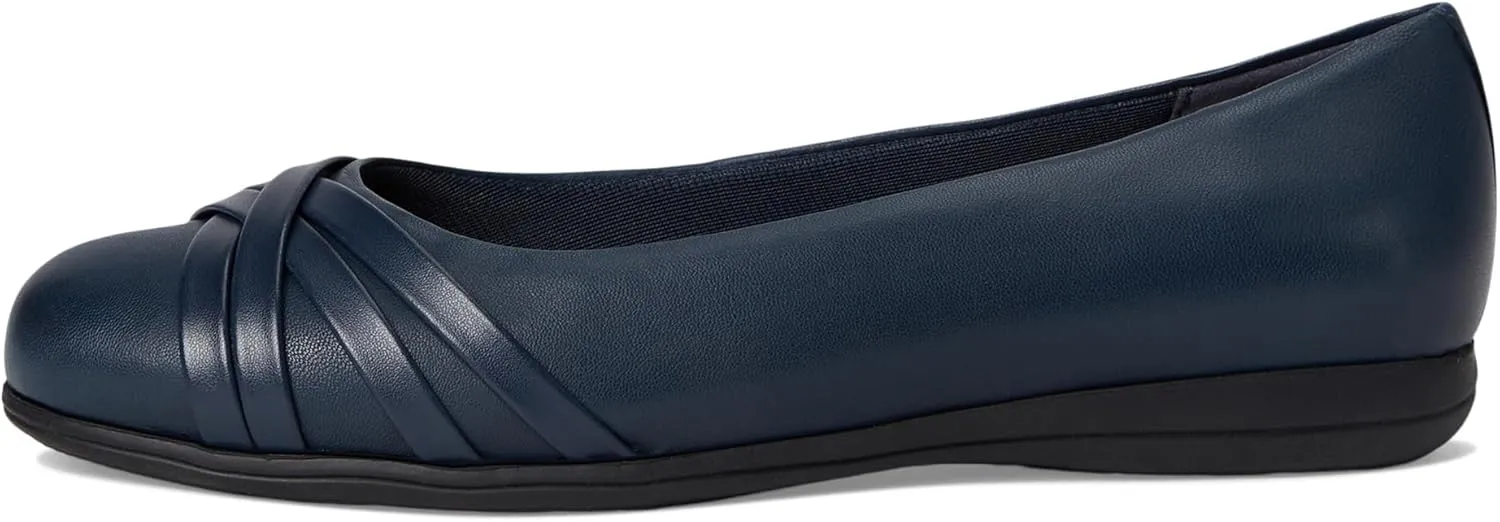 Trotters Women's Daphne Ballet Flat
