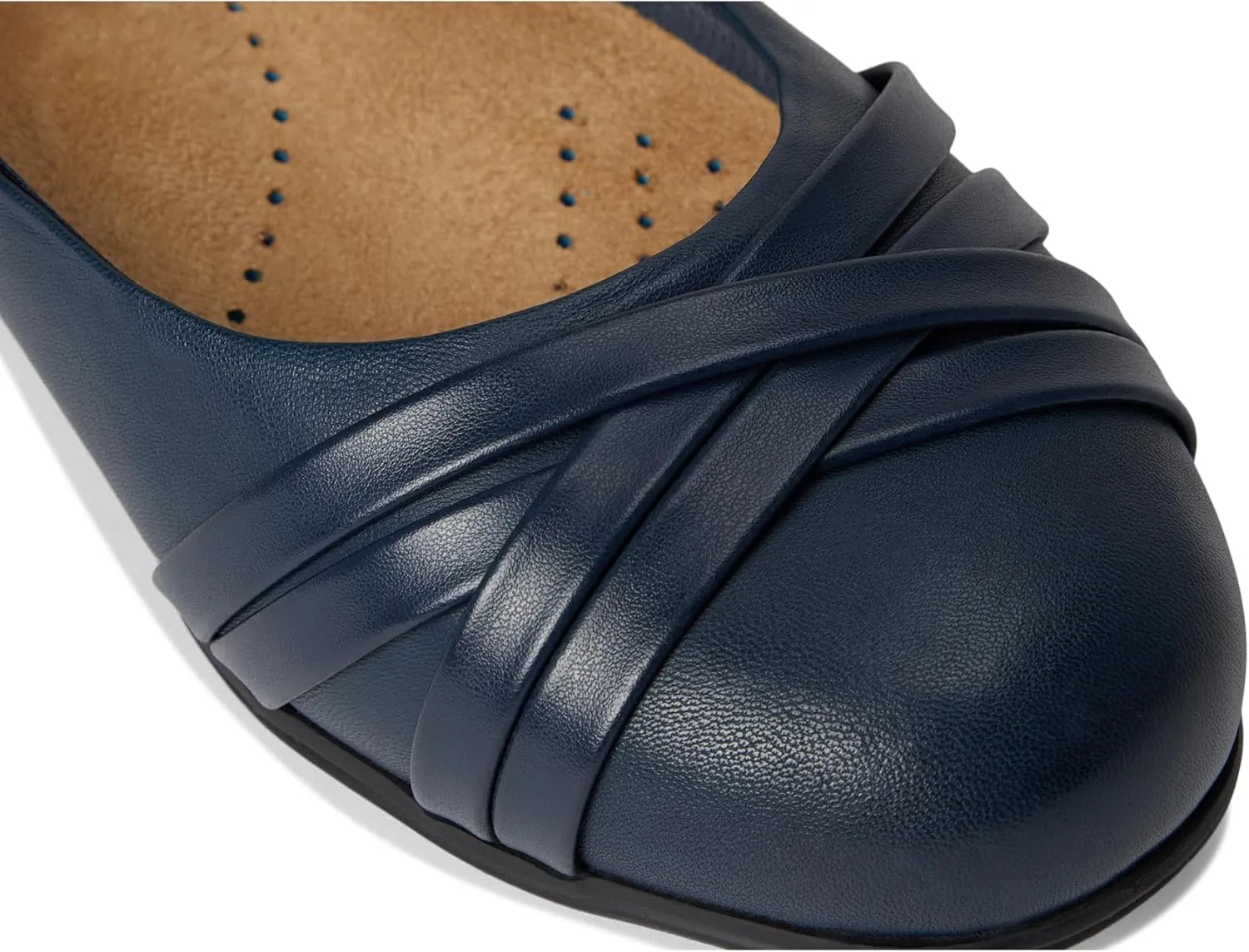 Trotters Women's Daphne Ballet Flat
