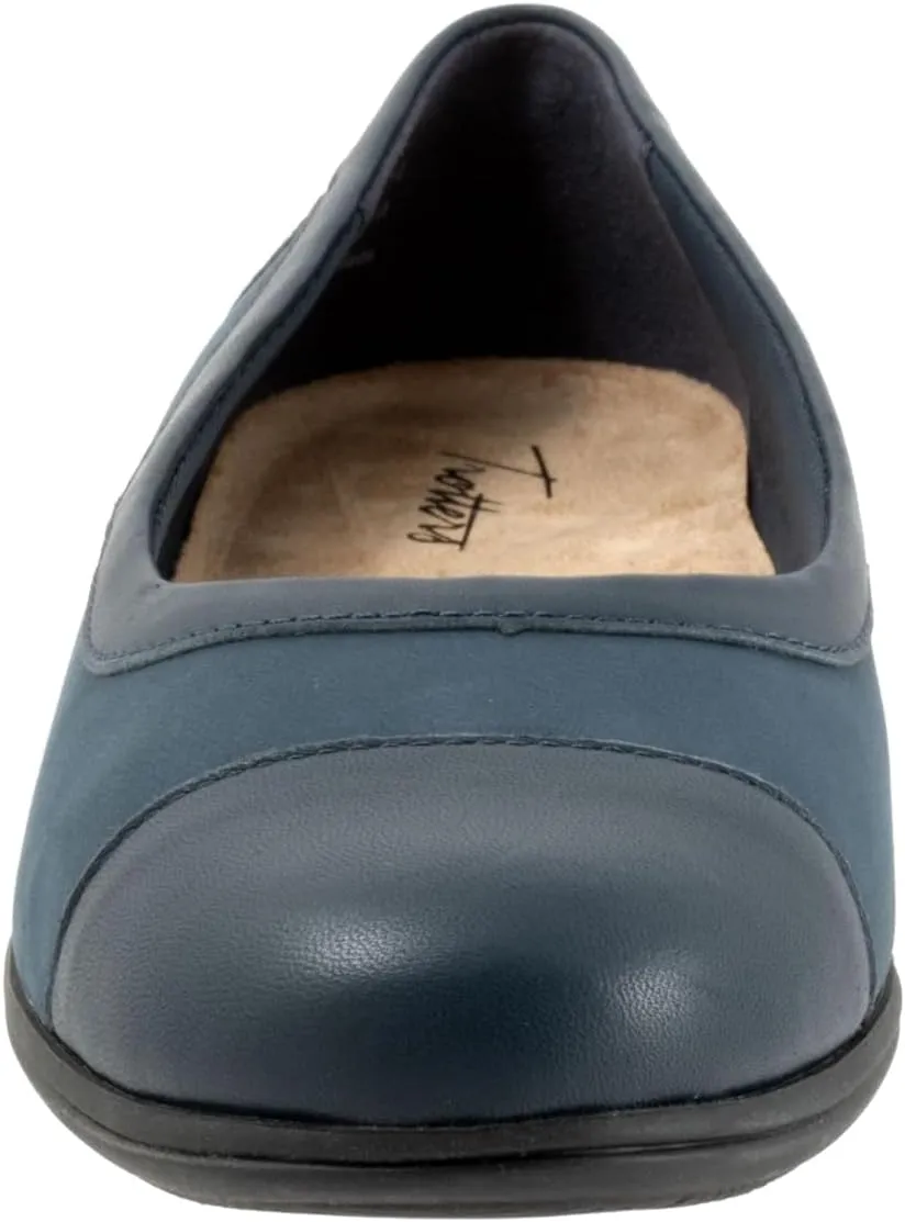 Trotters Women's Delmara Ballet Flat