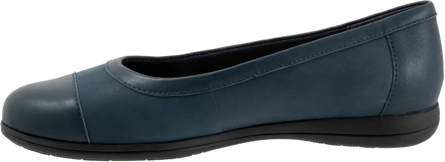 Trotters Women's Delmara Ballet Flat