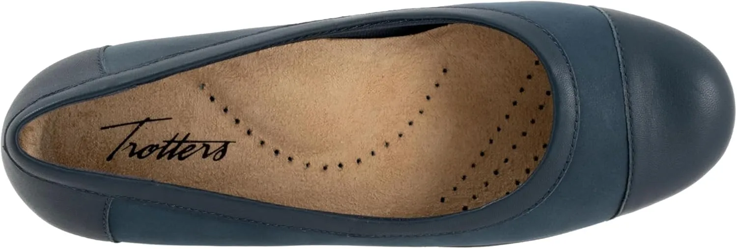Trotters Women's Delmara Ballet Flat