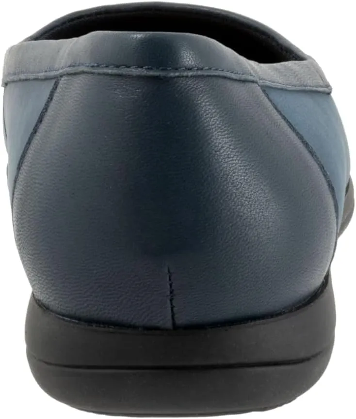 Trotters Women's Delmara Ballet Flat